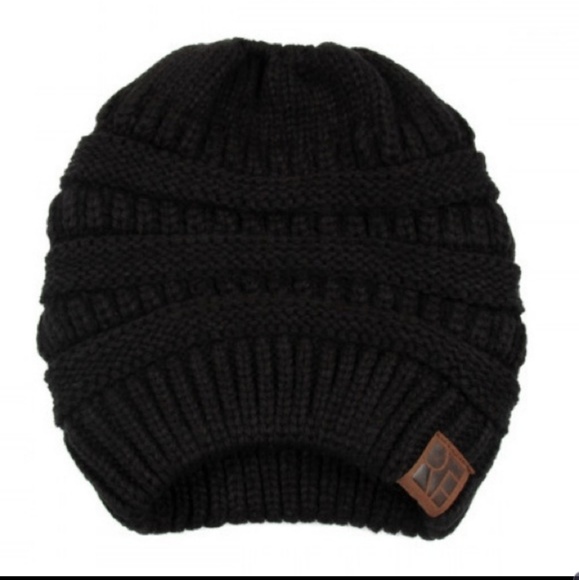 WINTER SALE! KALAVELLA BLACK MESSY BUN BEANIE - Picture 3 of 3